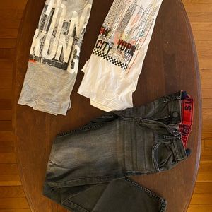 Lot: Levi’s 514 black jean (boy reg 12) two l/s T-shirts (10-11 yrs, 146cm).